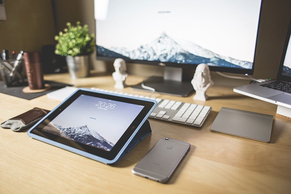 clean-wooden-workspace-desk-setup-picjumbo-com